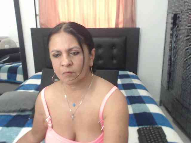 katiehotx webcam