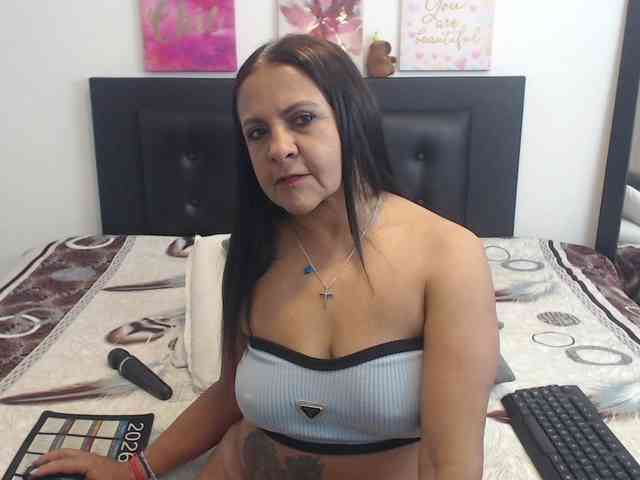 katiehotx webcam
