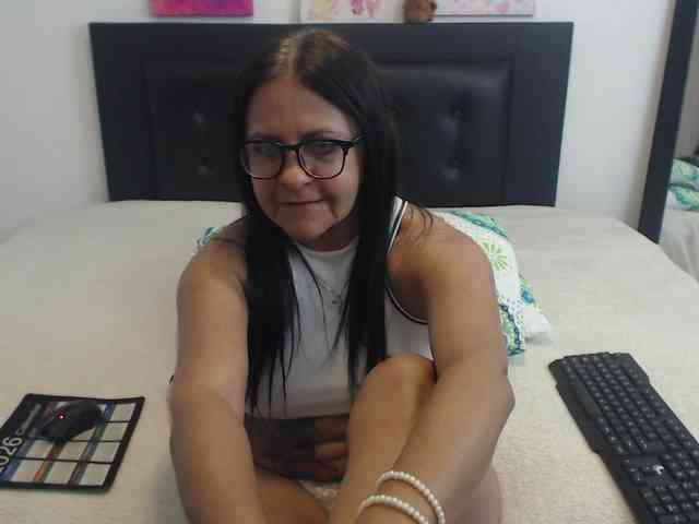 katiehotx webcam
