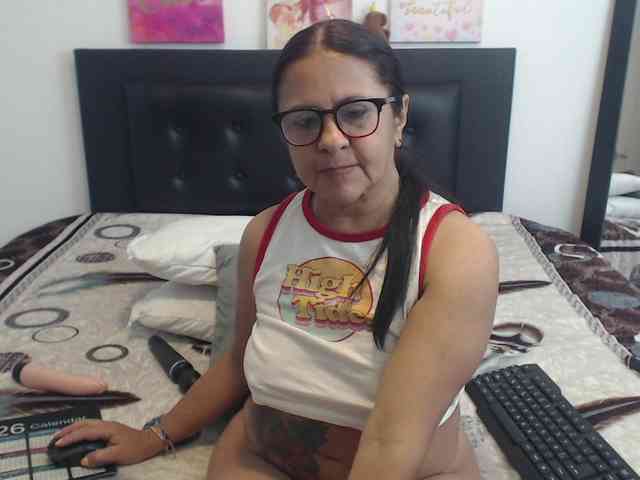 katiehotx webcam