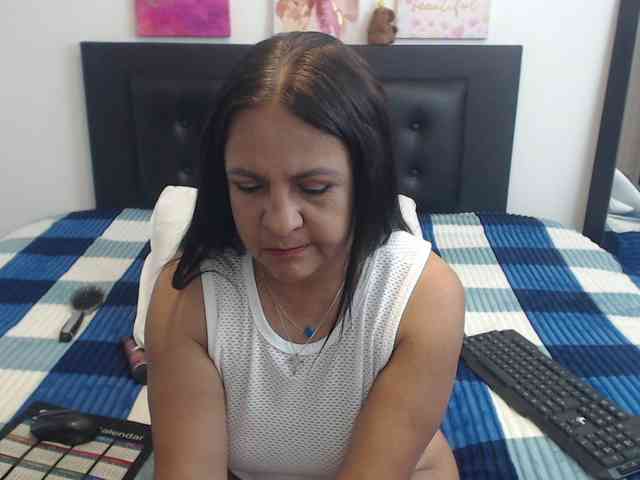 katiehotx webcam