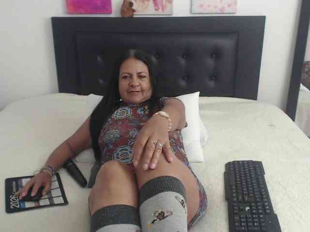 katiehotx webcam