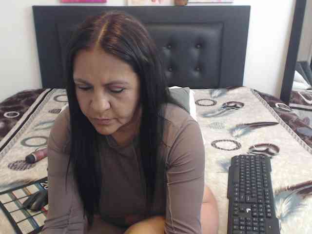 katiehotx webcam