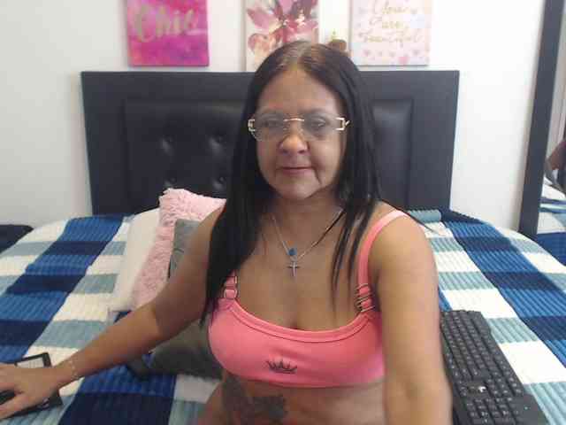 katiehotx webcam