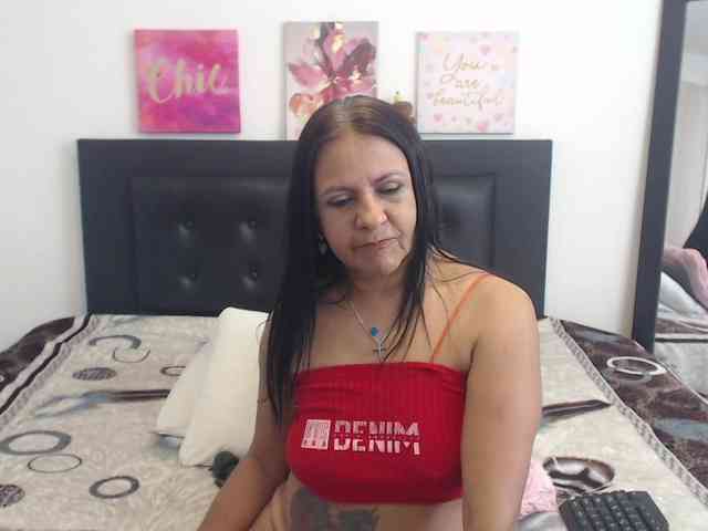 katiehotx webcam