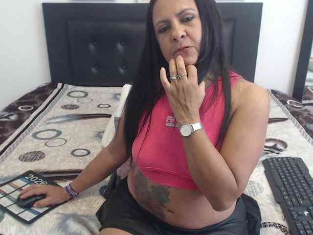 katiehotx webcam