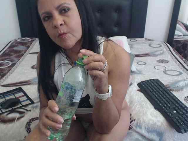 katiehotx webcam