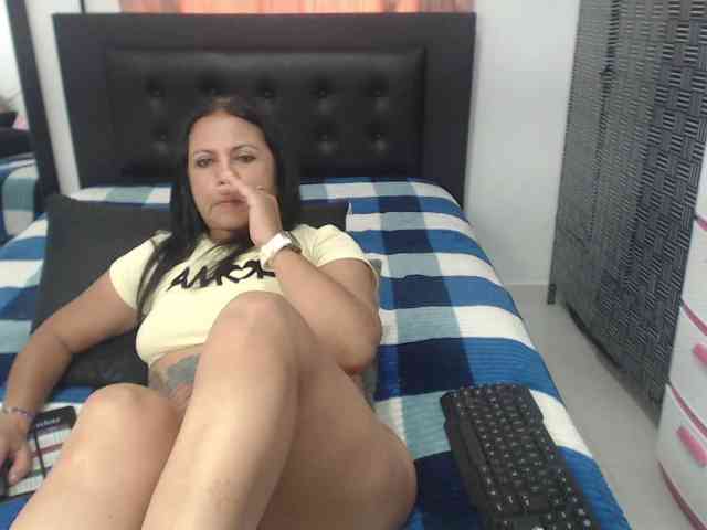 katiehotx webcam