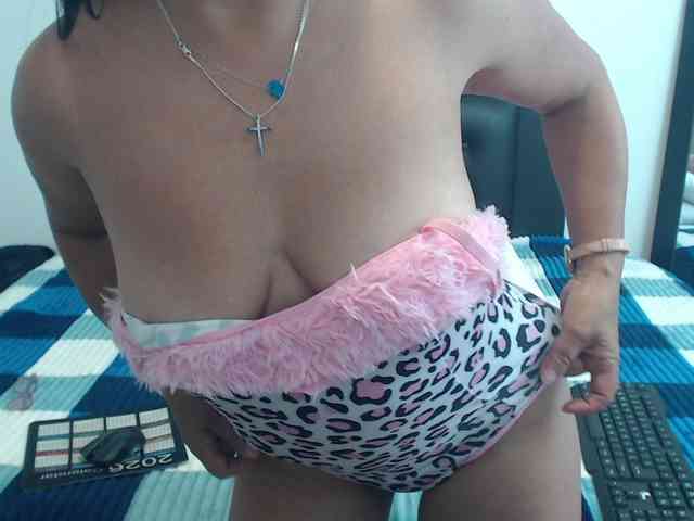 katiehotx webcam