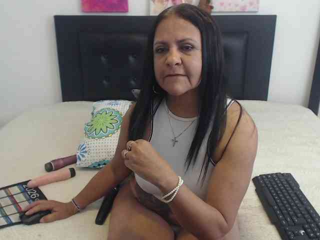 katiehotx webcam