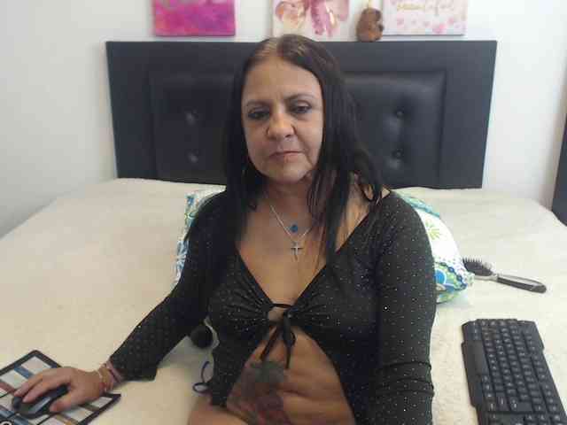 katiehotx webcam