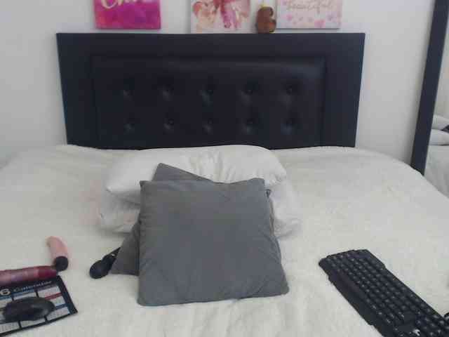 katiehotx webcam