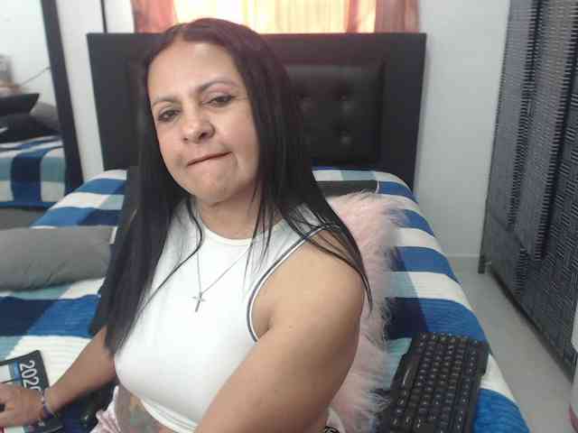 katiehotx webcam