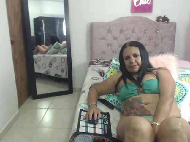katiehotx webcam