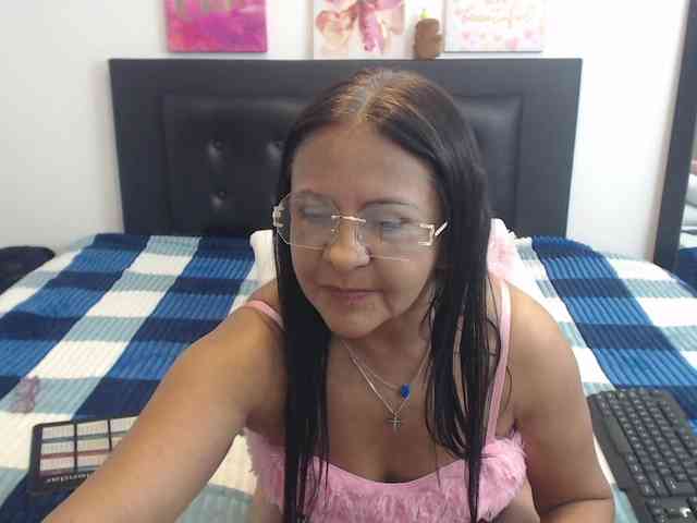 katiehotx webcam