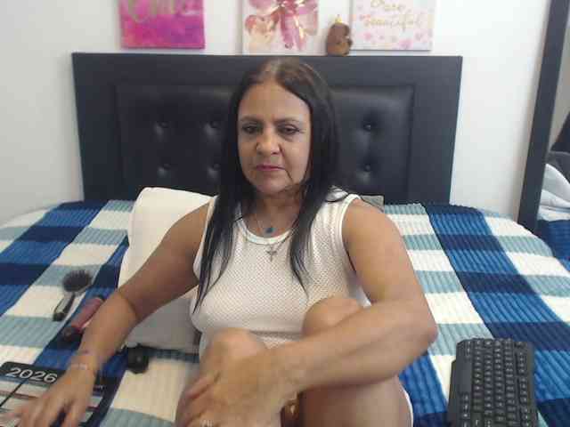katiehotx webcam