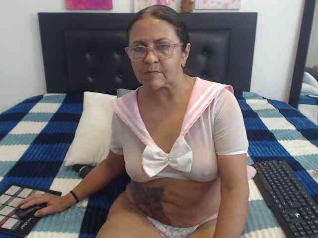 katiehotx webcam