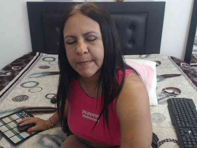 katiehotx webcam