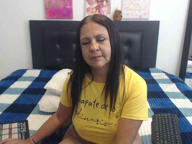 katiehotx webcam