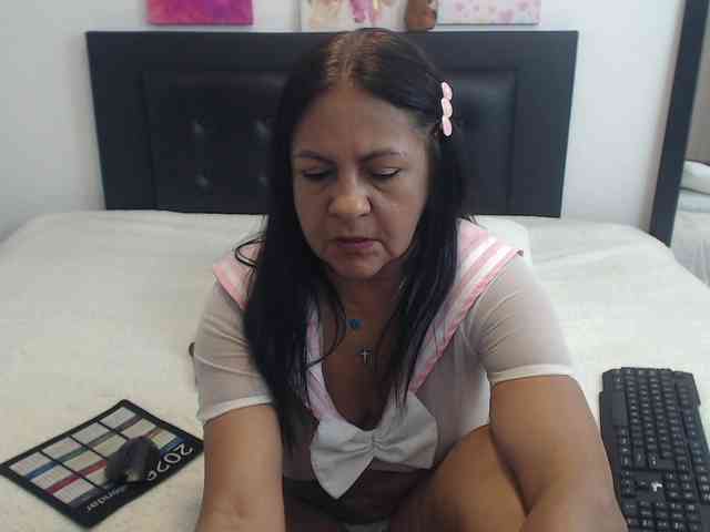 katiehotx webcam