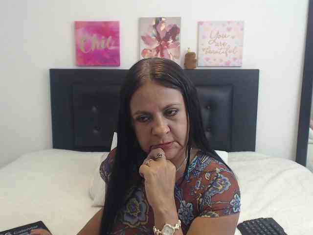 katiehotx webcam