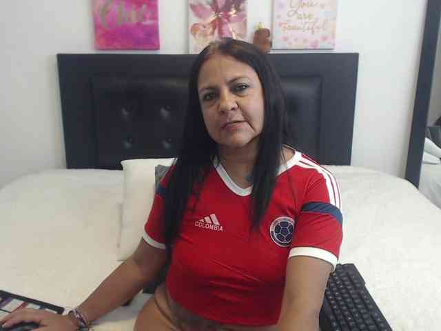 katiehotx webcam