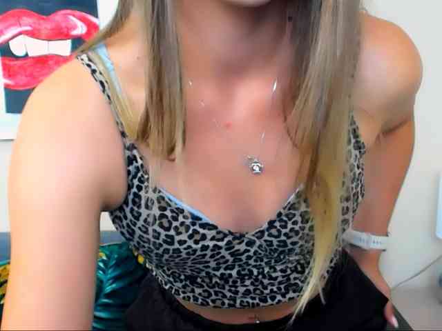 NatalieKiss webcam