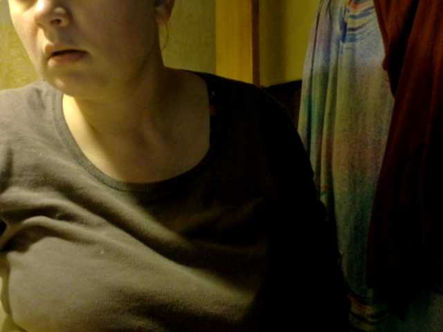 esterjohns, en directo ahora en BongaCams