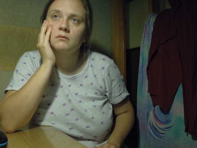 esterjohns, en directo ahora en BongaCams