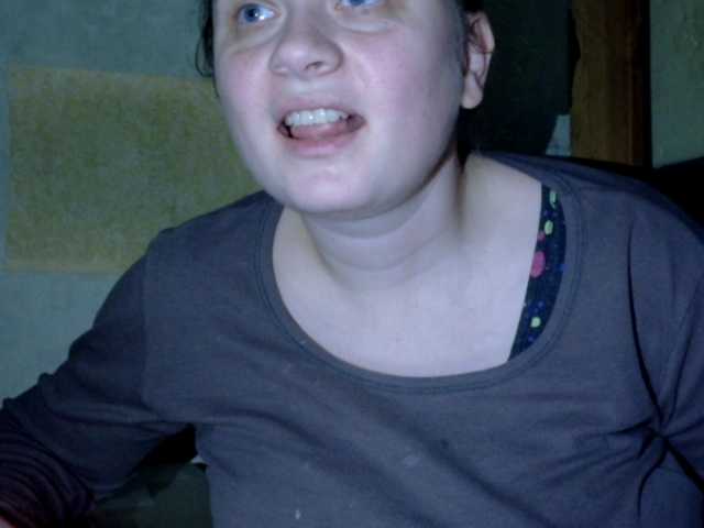 esterjohns, en directo ahora en BongaCams