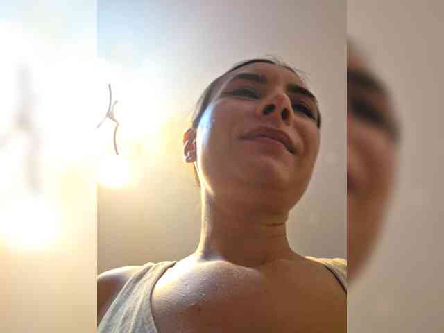 KateLove23 webcam