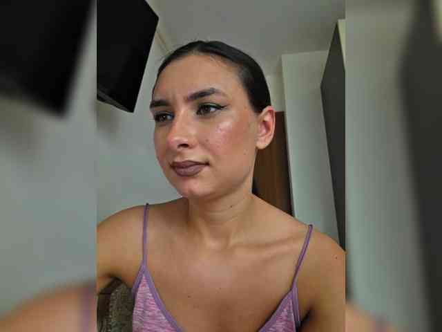 KateLove23 webcam