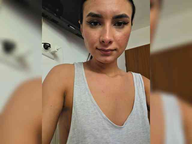 KateLove23 webcam