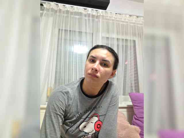 Model ini sedang live sekarang. KateLove23