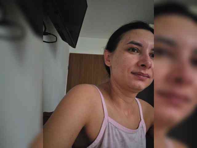 KateLove23 webcam
