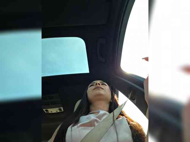 Este modelo está en vivo ahora. KateLove23