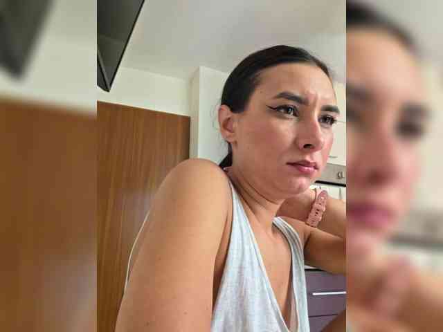 KateLove23 webcam