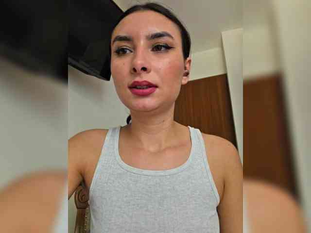 KateLove23 webcam