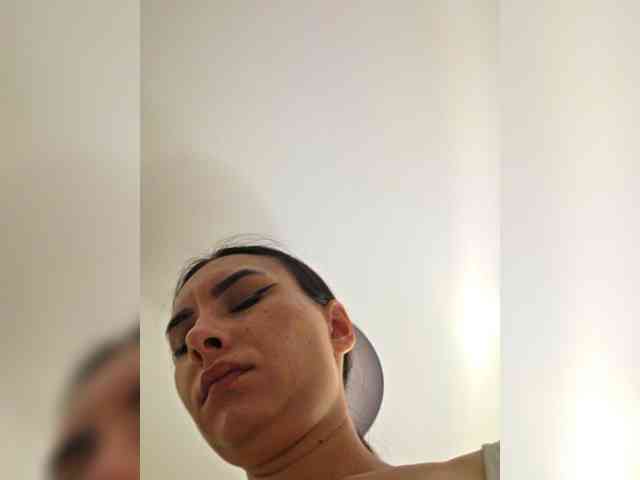 KateLove23 webcam