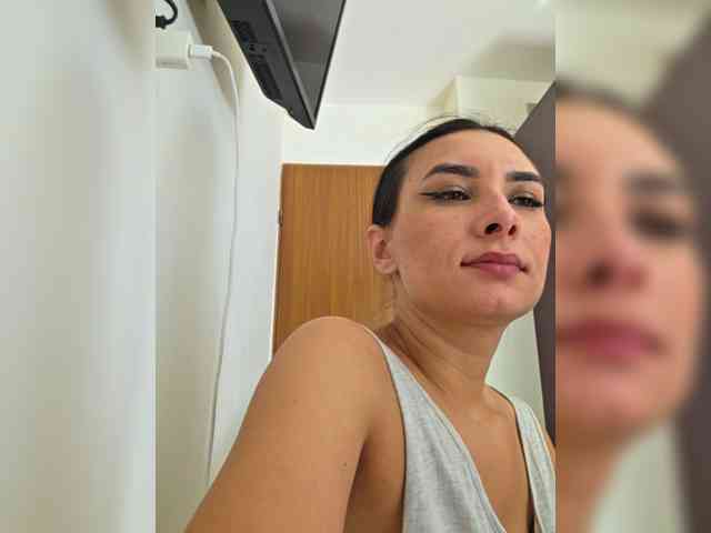 KateLove23 webcam