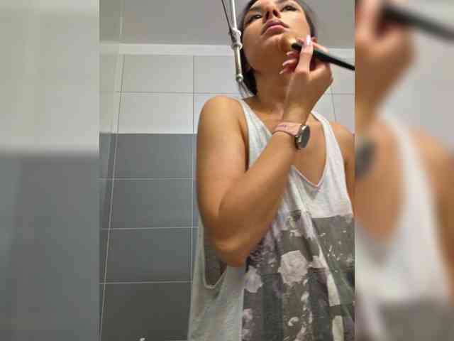 KateLove23 webcam