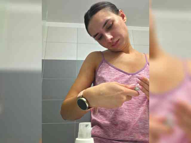 KateLove23 webcam
