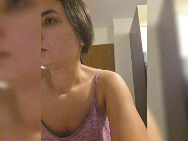 KateLove23 webcam