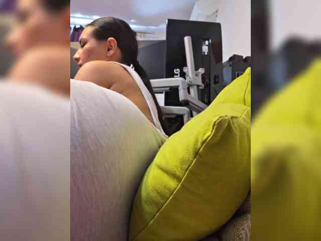 KateLove23 webcam
