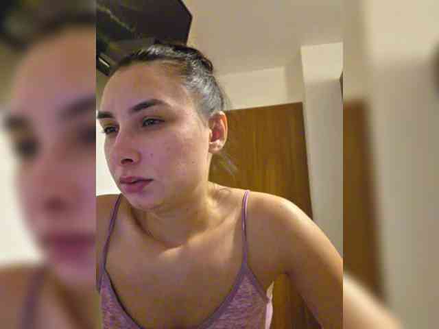 KateLove23 webcam