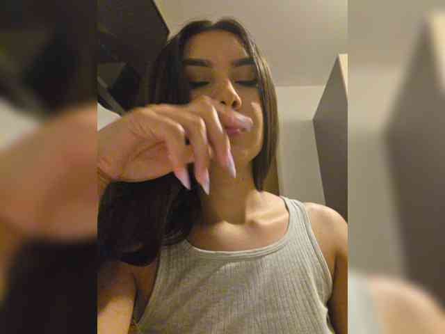 KateLove23 webcam