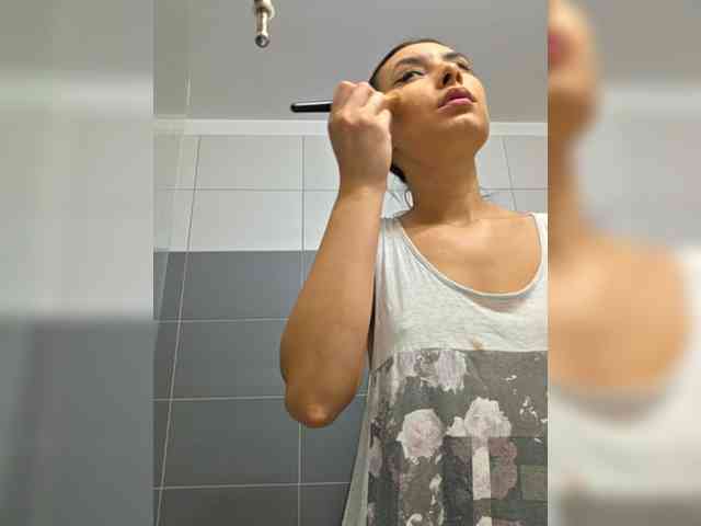 KateLove23 webcam