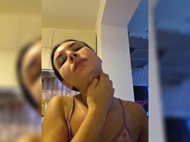 KateLove23 webcam