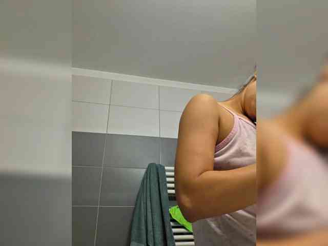 KateLove23 webcam