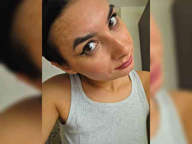 KateLove23 webcam